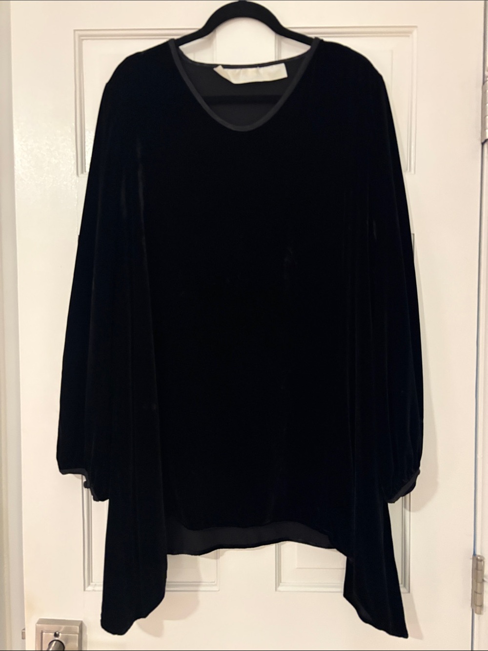 Gorgeous Black Velvet Long-Sleeve Women's Top